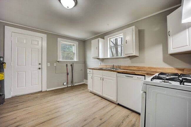 Foto del edificio - Freshly Updated 2 Bedroom House