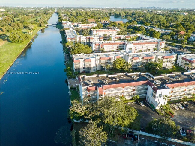 Foto del edificio - 3776 Inverrary Blvd