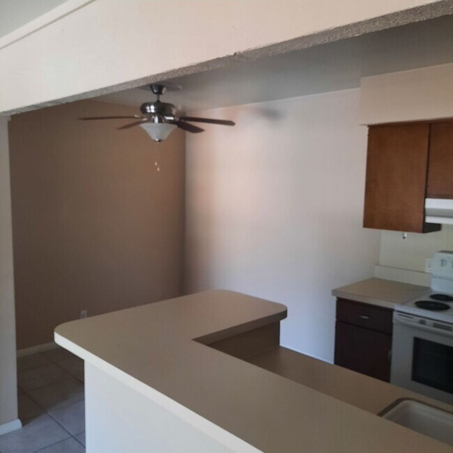 Foto del edificio - 5931 E 33rd Ct