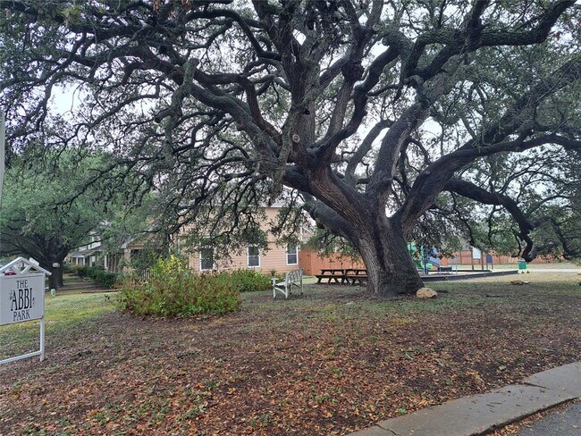 Foto del edificio - 2205 Melissa Oaks Ln