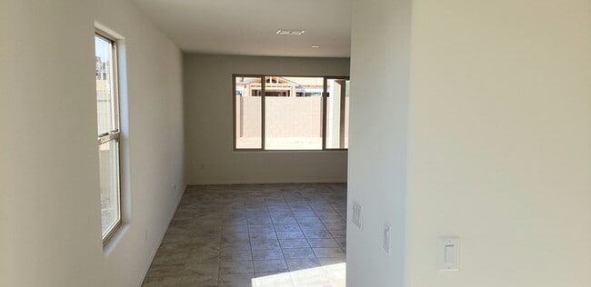 Foto del edificio - NEW McCartney Center by KB Homes