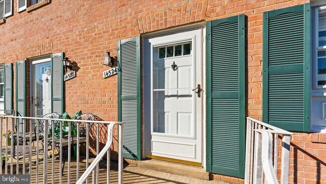 Foto del edificio - 14524 Golden Oak Rd