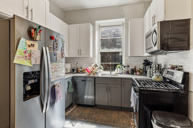 Foto del edificio - 1345 N Maplewood Ave