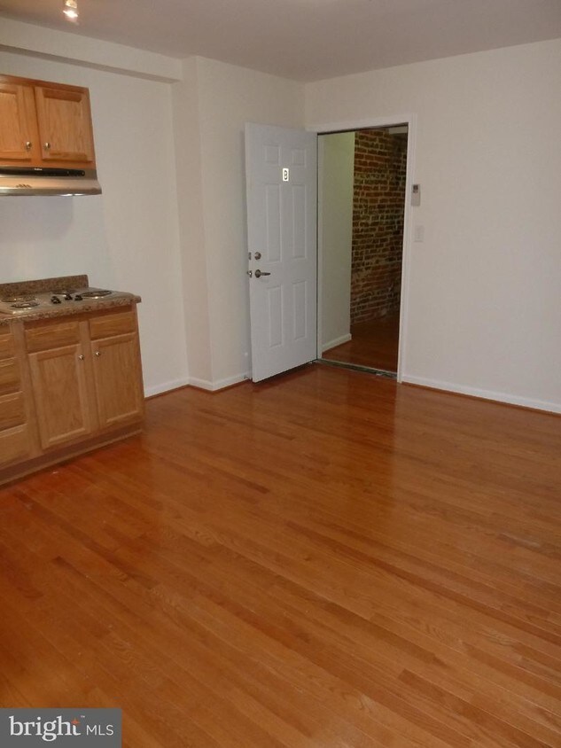 Primary Photo - 310 S Broadway