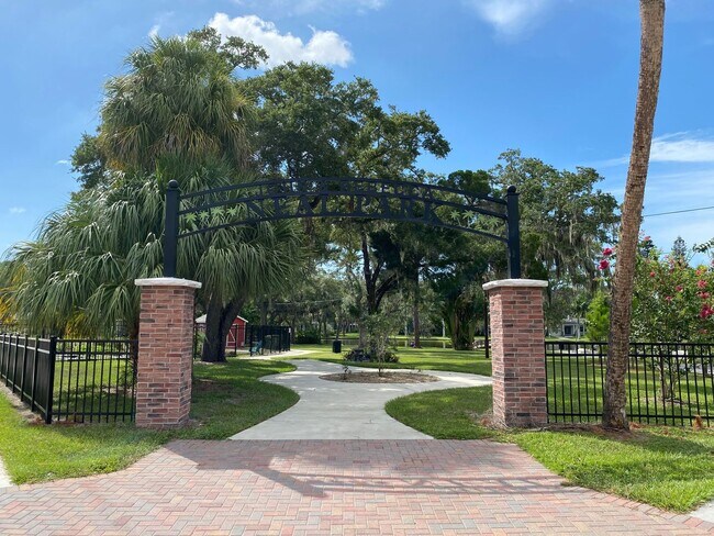 Foto del edificio - 1524 Ballard Park Dr