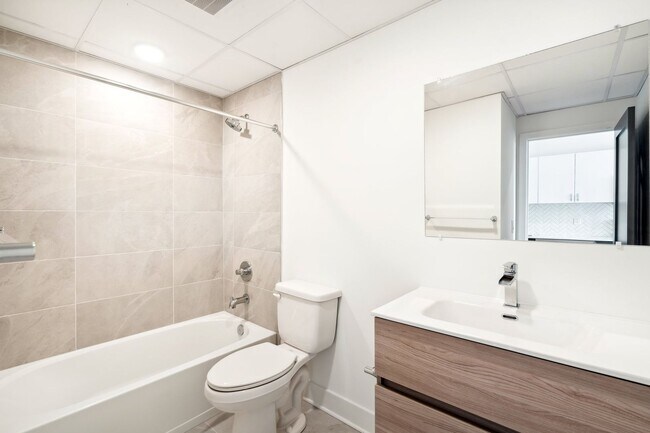 Interior Photo - OLO