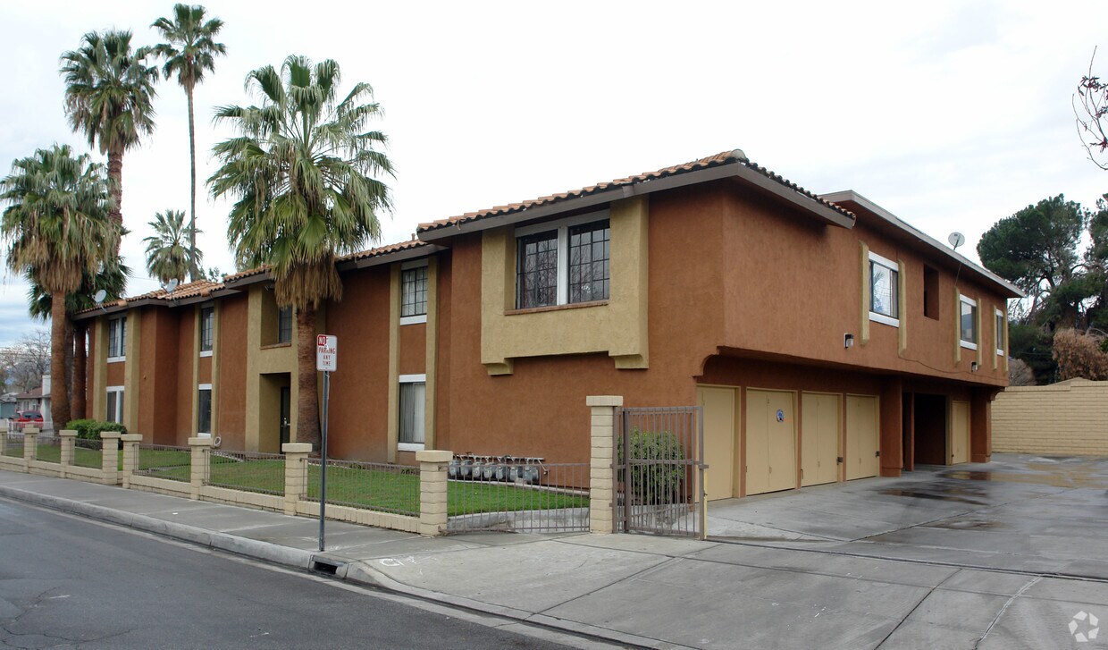 Building Photo - 1515 N Sierra Way