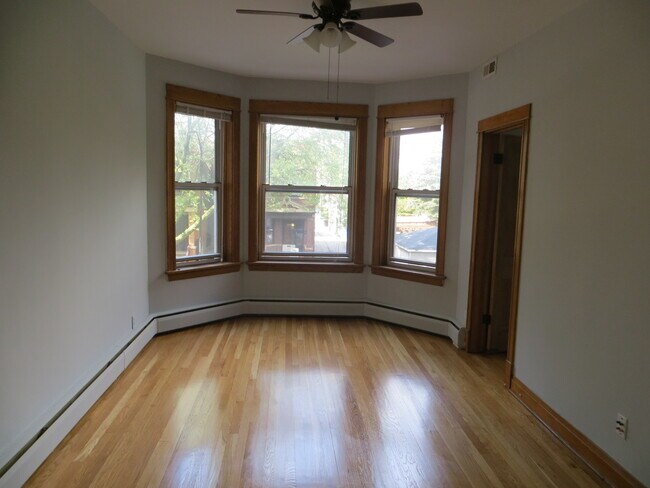 Foto del edificio - 3711 N Damen Ave