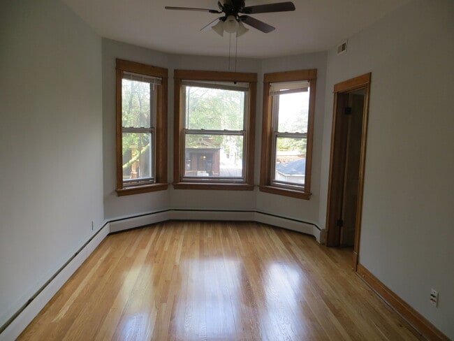 Building Photo - 3711 N Damen Ave