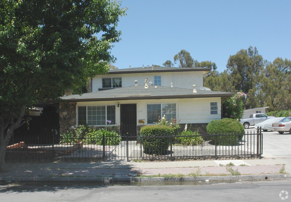 Building Photo - 3159-3161 Locke Dr