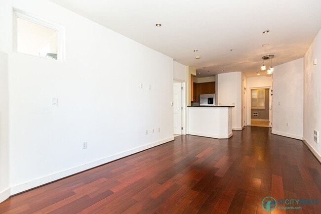 Foto del edificio - Downtown/Civic Center: Condo near Hayes Valley w/ Private Patio, Google Fiber & Garage Parking
