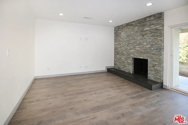 Building Photo - 16727 Jersey St