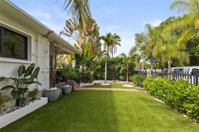 Photo - 1618 SW 18th St Apartment