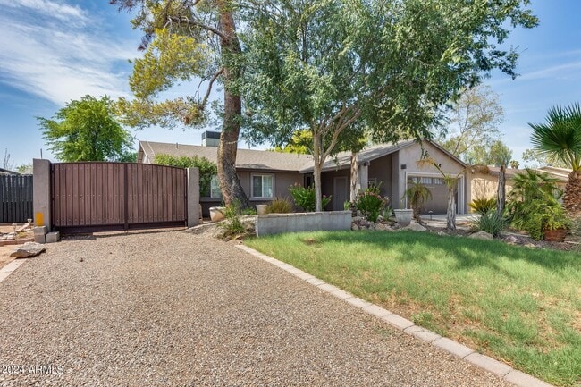 Building Photo - 2933 W Muriel Dr