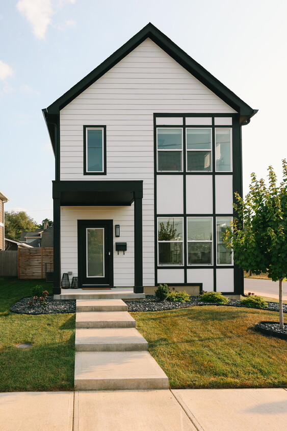 Photo - 1061 W 18th St (Indianapolis, IN)