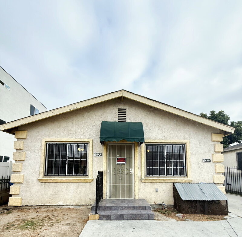 Primary Photo - 1323 W 58th St