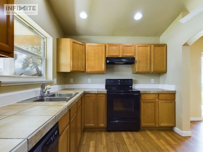 Building Photo - 1113 Las Campanas Dr