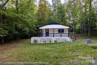 Building Photo - 372 Newport Dr