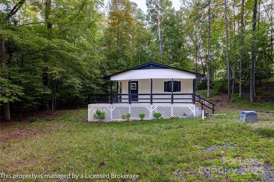 Primary Photo - 372 Newport Dr