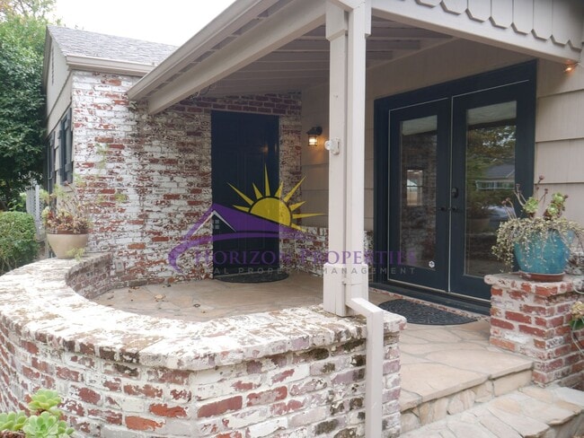 Building Photo - 841 Robertson Way
