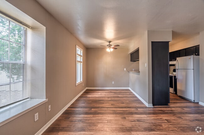 2BR, 1BA - 769SF - Taliesin Apartments
