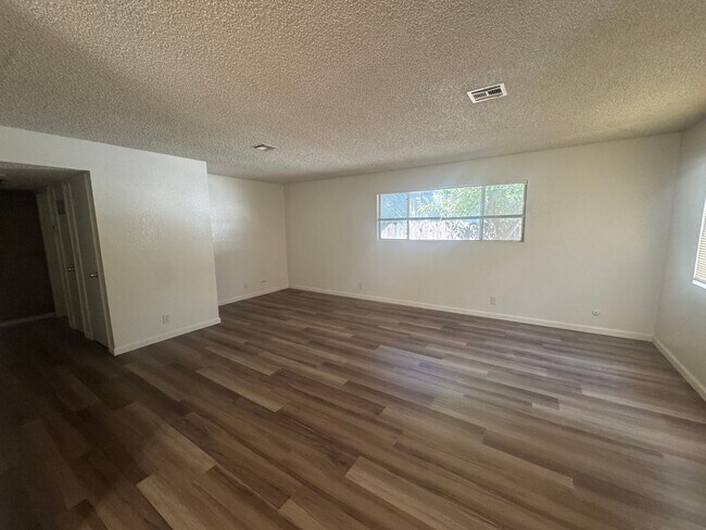 Foto del edificio - R6690N