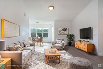 Building Photo - 12980 Vista Isles Dr