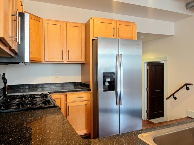 Foto del edificio - Beautiful 2 Bed/2 Bath Condo for Rent in D...