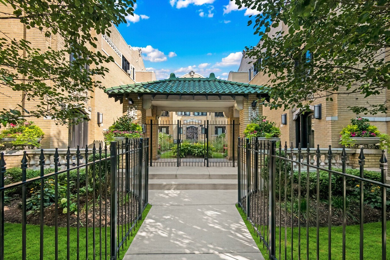 Foto principal - Irving Courts by Reside