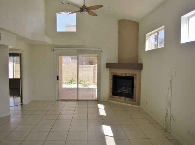 Foto del edificio - 3BR/2BA/2CG, 1615 sq.ft. home in Sierra Springs subdivision in Sierra Vista, AZ