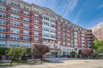 Building Photo - 300 Mamaroneck Ave