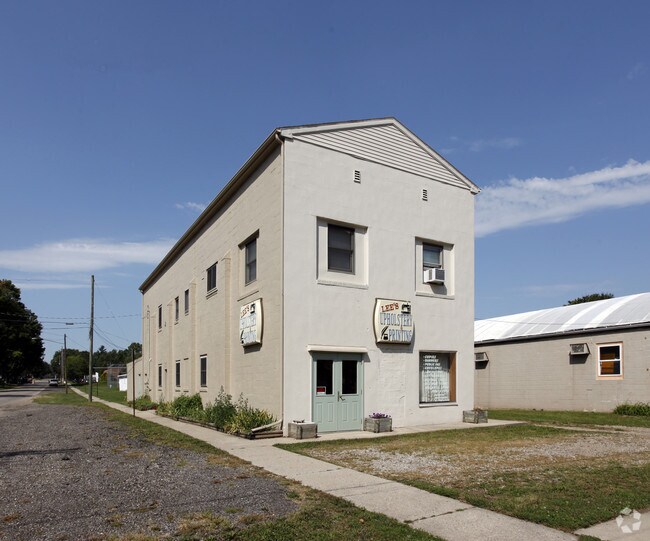 200 N Main St Leslie, MI 49251 Rentals Leslie, MI