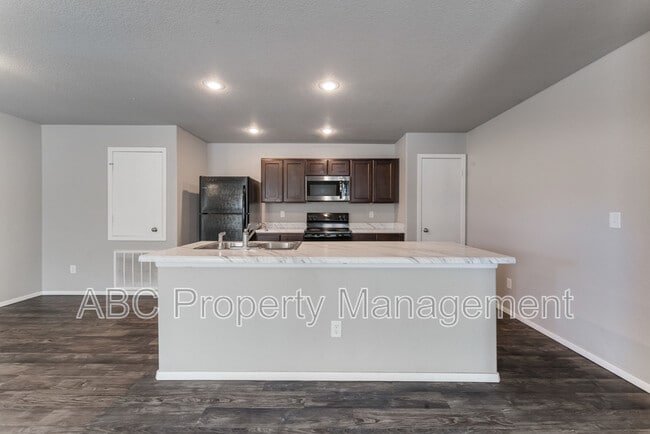 Photo - 242 N Marietta Wy Apartment