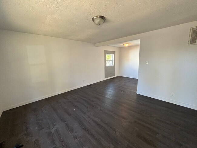 Foto del edificio - Charming 3 bed 1 bath house!