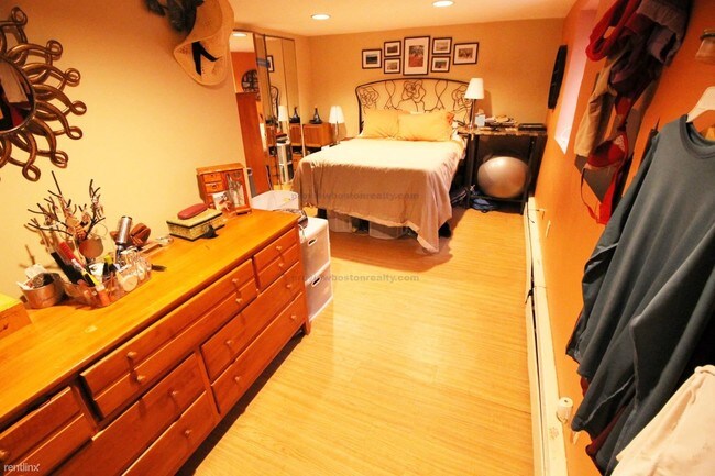 Foto del edificio - 67 Riverview Rd