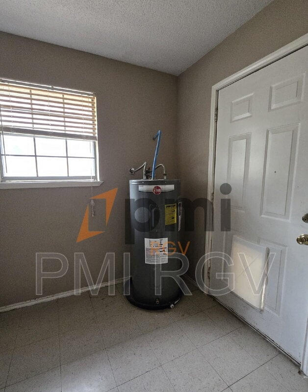 Building Photo - 2205 Tampico St