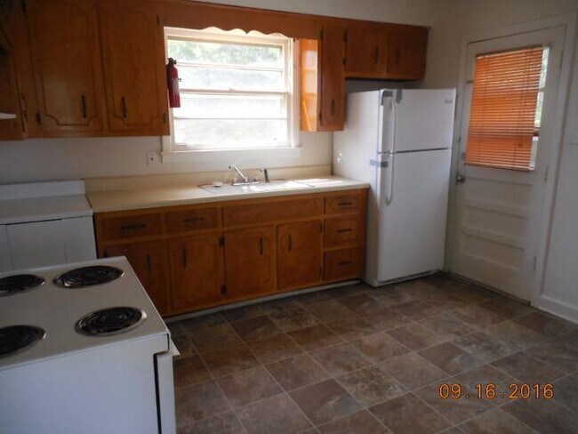 Foto del edificio - 3 Bedroom Home For Rent Near Lowes On Madison Street!