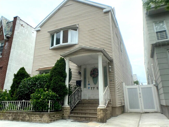 Foto del edificio - 77-52 74th St