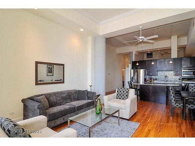 Photo - 165 N Canal St Apartment