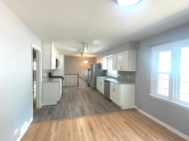 Foto del edificio - 426 Berteau Ave