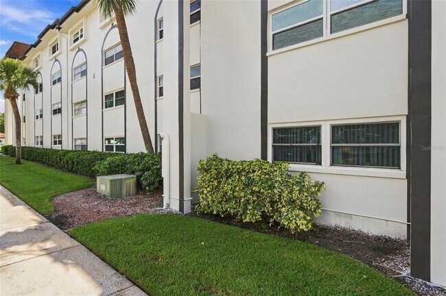 Foto del edificio - 2525 W Bay Dr