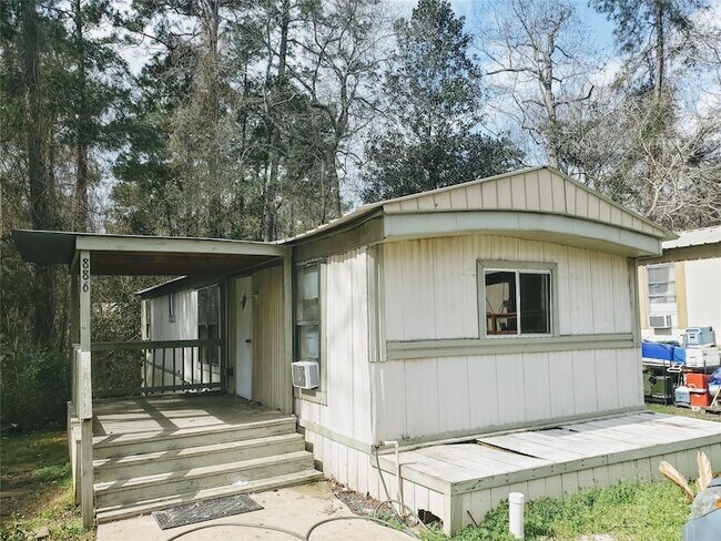 Building Photo - 886 Queenswood St