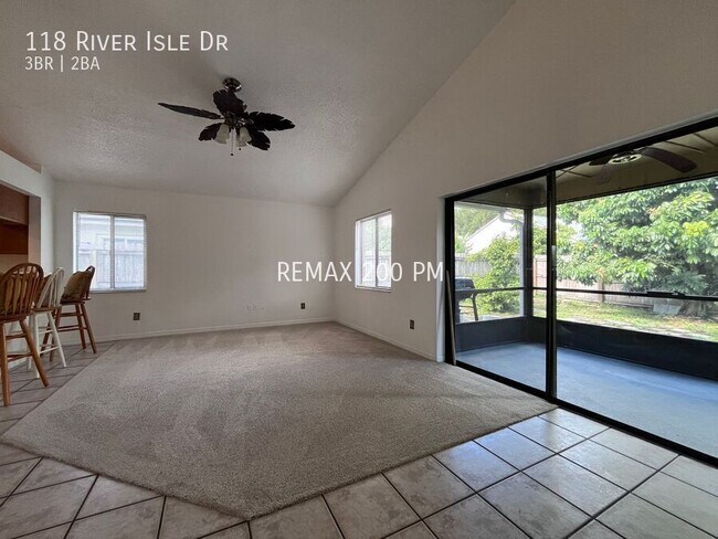 Foto del edificio - 118 River Isle Dr