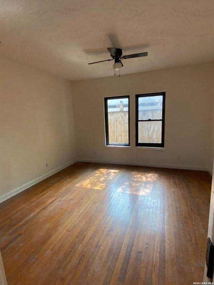 Foto del edificio - 1614 W Rosewood Ave