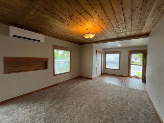 Foto del edificio - Nice Home for Rent in Harrisburg, Workshops!