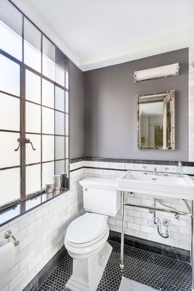 Building Photo - 45 Tudor City Pl