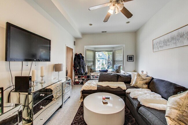 Foto del edificio - 3542 N Hoyne Ave