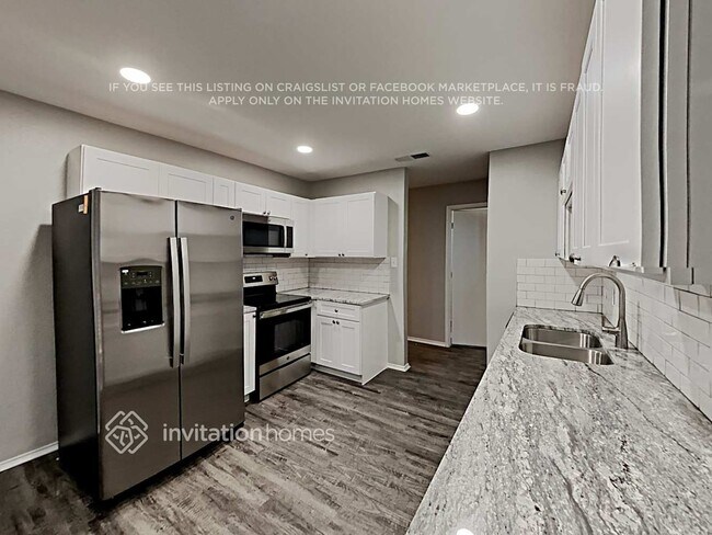 Foto del edificio - 4052 Staghorn Cir N