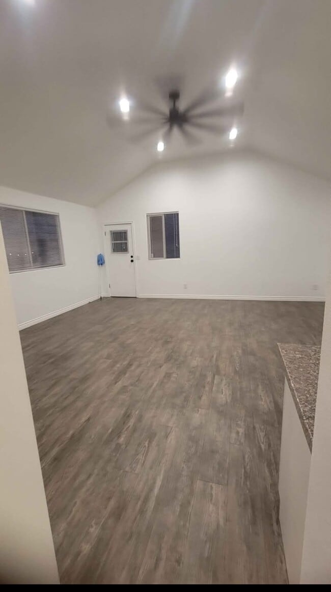 Fotografía del edificio - 1276 N Hamilton Blvd