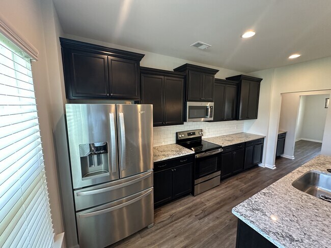 Foto del edificio - 74 Gracyn Ln